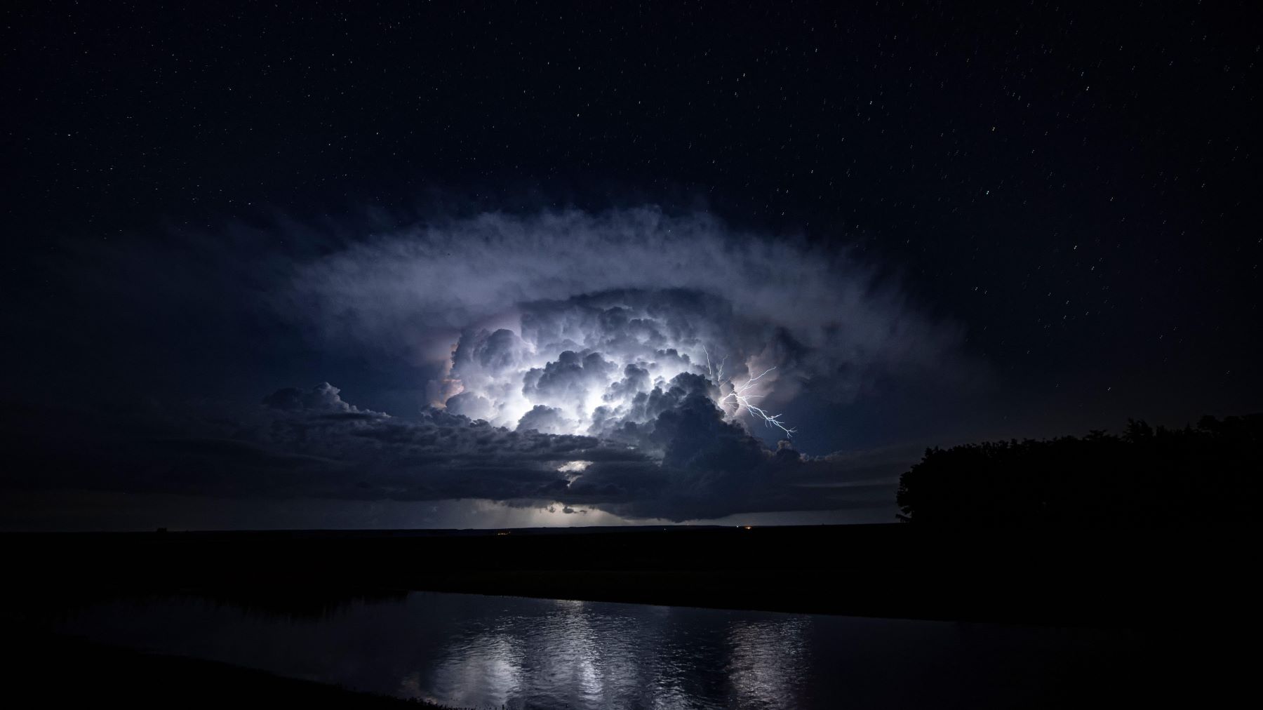Storm_(1800)_All_Canada_Photos.jpg