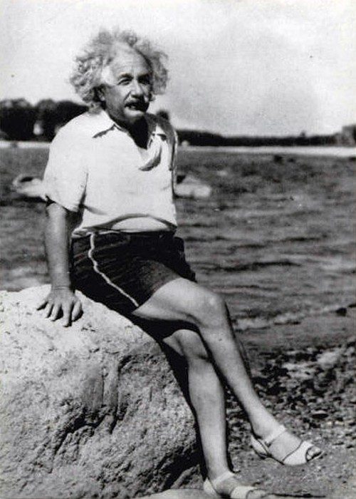 einstein-legs.jpg.pagespeed.ce.oZAShkPYVX.jpg