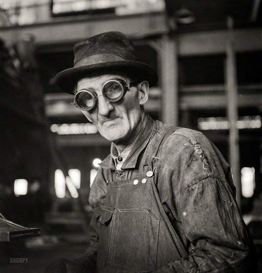 Jack Delano Workman at Chicago & North Western repair shops, Chicago, IL Dec 1942  TrainRepair1942.jpg