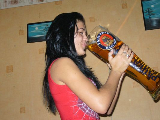 paulaner-girl.jpg