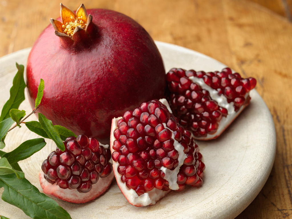 the-amazing-health-benefits-of-pomegranate1.jpeg